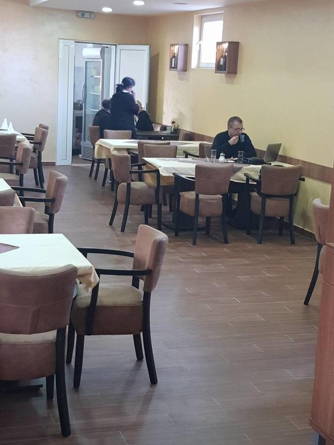 Di Camera Uno Belgrado Buitenkant foto