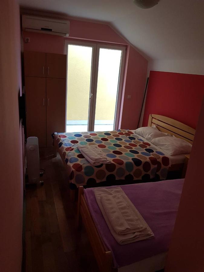 Di Camera Uno Belgrado Buitenkant foto