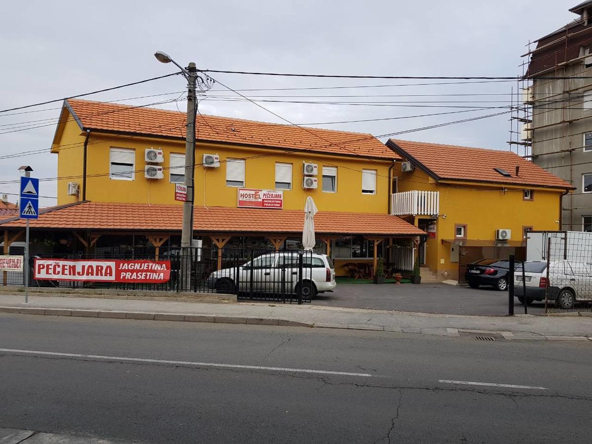 Di Camera Uno Belgrado Buitenkant foto