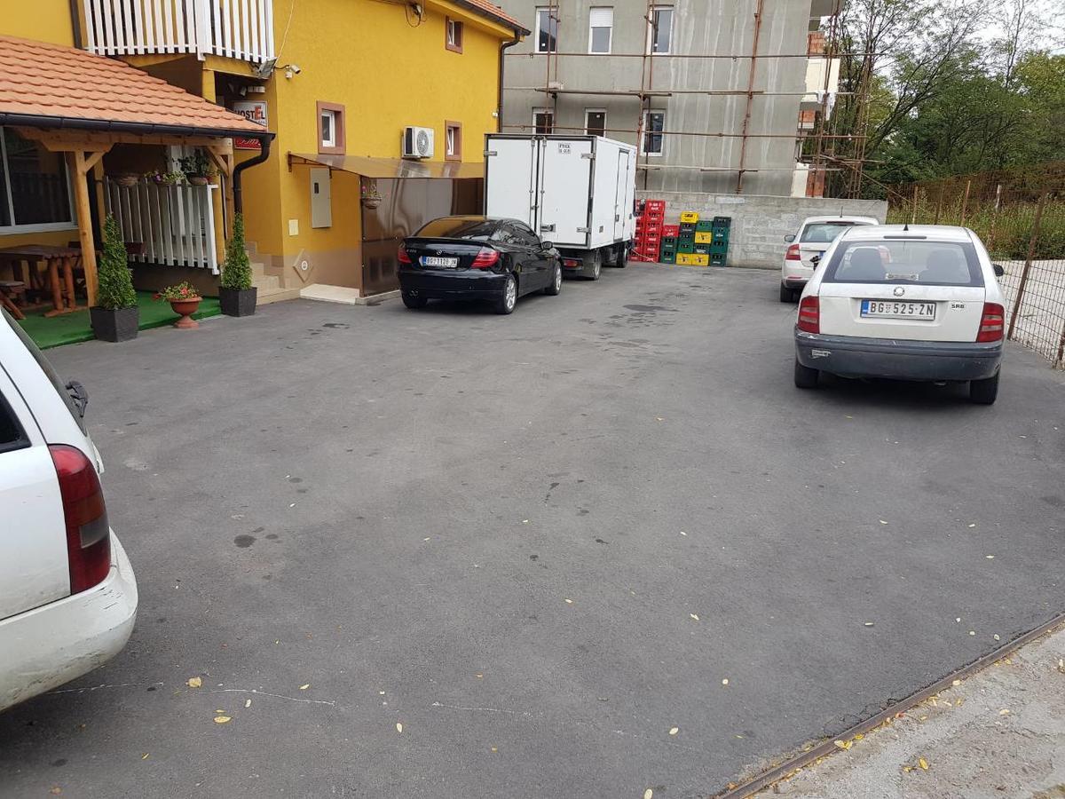 Di Camera Uno Belgrado Buitenkant foto