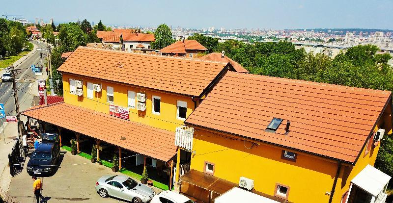 Di Camera Uno Belgrado Buitenkant foto
